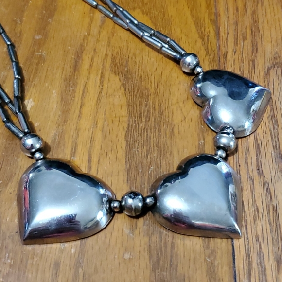 Jewelry - Vintage triple heart necklace